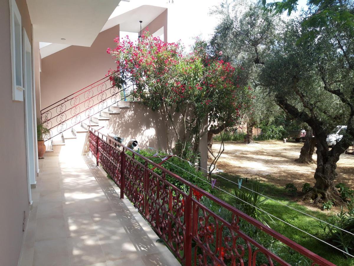 Oasis Hotel Amoudi Exterior foto